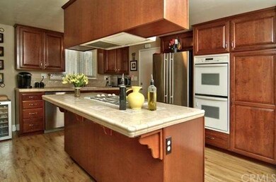 Tastefully Upgraded Kitchen w/Attractive Deco Tile