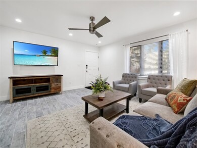 Entry/Living room