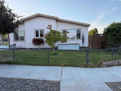 9404 W 5th Place, Kennewick, WA 99336 - photo 2