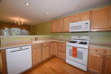 9 Windward St, Mashpee, MA 02649 - photo 2