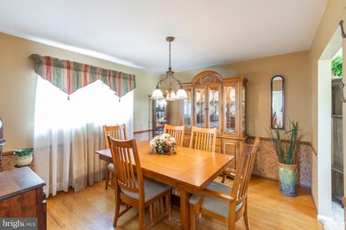 418 Farnsworth Dr, Broomall, PA 19008 - photo 6