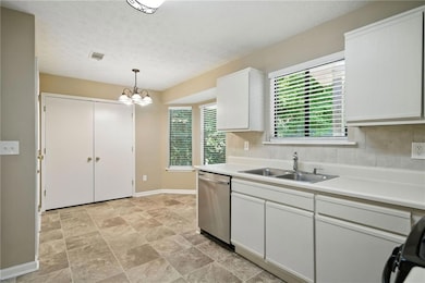 3045 Wildflower Ln, Snellville, GA 30039 - photo 4