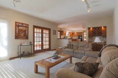 1450 Lantern Cir, Naperville, IL 60540 - photo 5