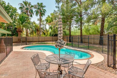06 2834 N Yucca St Pool Area