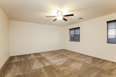 006-photo-master-bedroom-7842270