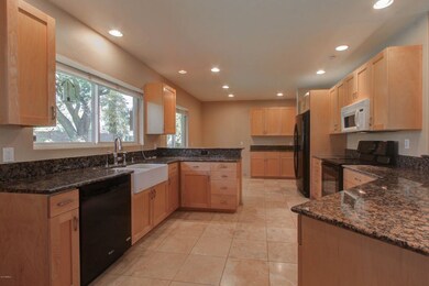 004_Kitchen