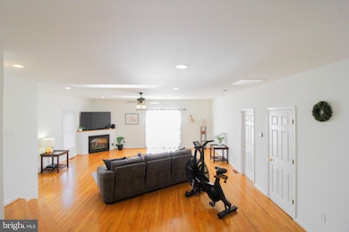 9219 Brian Dr, Vienna, VA 22180 - photo 5