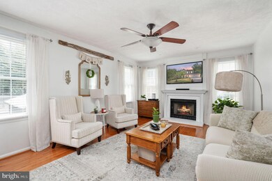 2037 Hanson Ln, Woodbridge, VA 22191 - photo 3