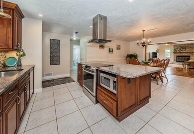 Kitchen and Dining Combo