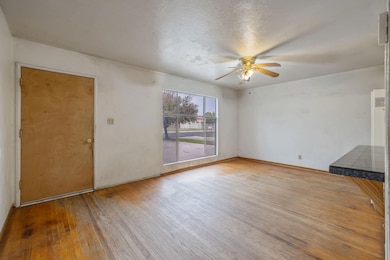 215 Lombardy Ln, Lemoore, CA 93245 - photo 6