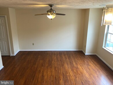 7104 Mahogany Dr, Hyattsville, MD 20785 - photo 4