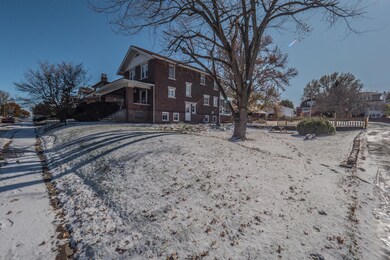 1010 W Rollins St Moberly MO-large-052-0