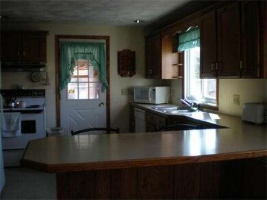 132 Crescent Ave, North Attleboro, MA 02760 - photo 3