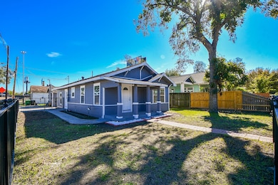 610 Vincent St, Houston, TX 77009 - photo 6