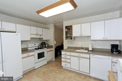 5690 Vantage Point Rd, Columbia, MD 21044 - photo 7