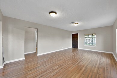2517 Avenue of Oaks St, Houston, TX 77026 - photo 7