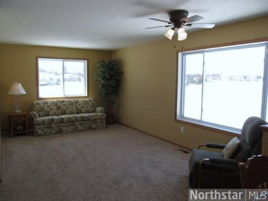 38266 Explorer Cir, North Branch, MN 55056 - photo 3