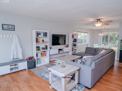 2150 NE Hogan Dr unit 9, Gresham, OR 97030 - photo 4