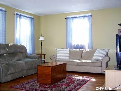 Living Room Spacious living room