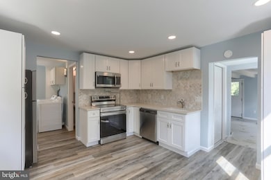 218 N Railroad St, Hummelstown, PA 17036 - photo 4