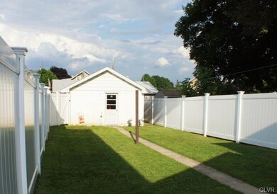 3004 N 3rd St, Whitehall, PA 18052 - photo 2