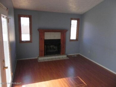 111-129689 Living Room