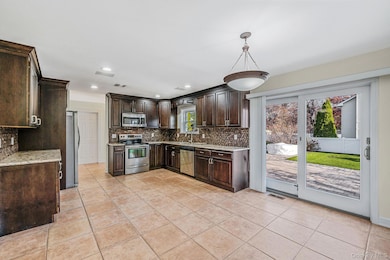 2 Max Way, ComMacK, NY 11725 - photo 7