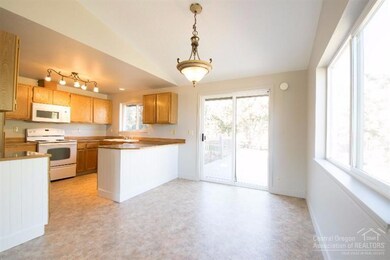 1804 NE Yellowstone Ln, Bend, OR 97701 - photo 6