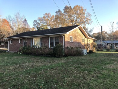 906 Edgewood Dr, Manchester, TN 37355 - photo 2