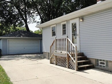 9012 Pettit Dr, Highland, IN 46322 - photo 3