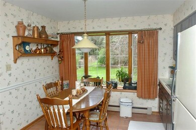 Eat- in Area off Kitchen