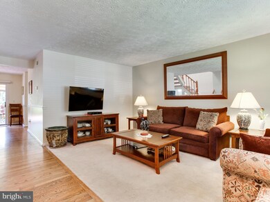 3723 Mazewood Ln, Fairfax, VA 22033 - photo 3