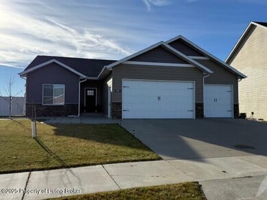 1869 Yellowstone Cir, Dickinson, ND 58601 - photo 2