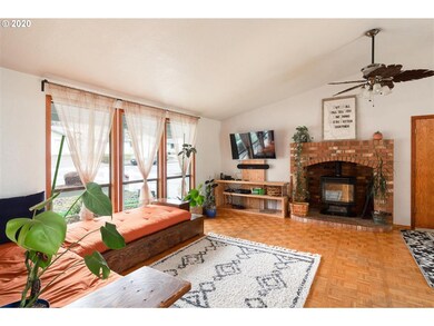 1824 Garnet Ct, Sutherlin, OR 97479 - photo 4