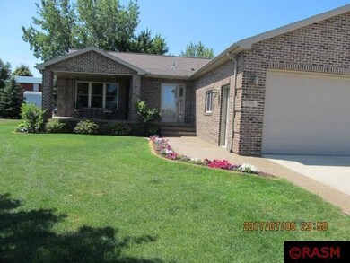 12991 Meadow Creek Dr, New Ulm, MN 56073 - photo 2