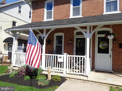 111 Webster Ave, Downingtown, PA 19335 - photo 2