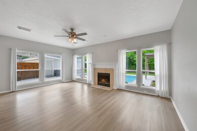 1010 Applewood Dr, Friendswood, TX 77546 - photo 6