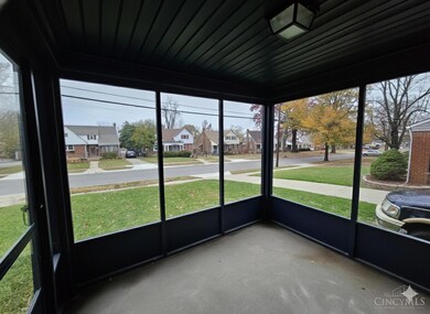 6024 Sunridge Dr, Cincinnati, OH 45224 - photo 4