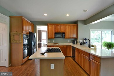 5945 Moonbeam Dr, Woodbridge, VA 22193 - photo 5