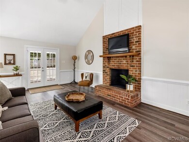 Large, Vaulted Room with FP, Ceiling Fan, Access t