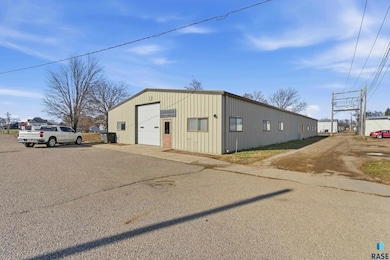 108 W 17th Ave, Tyndall, SD 57066 - photo 2