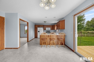 5315 Shawnee Dr, Davenport, IA 52804 - photo 2