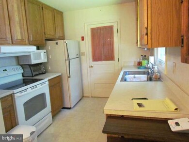 44124 Louisdale Rd, California, MD 20619 - photo 3