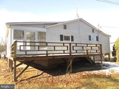 135 Mark St, Fort Ashby, WV 26719 - photo 2