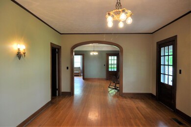 Living Rm entry & arch into DR p4