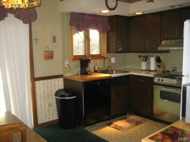 2504 Shaler St, Allentown, PA 18103 - photo 7