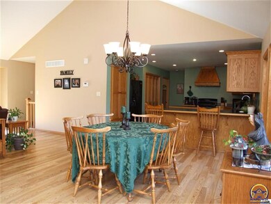 6112 NW Button Rd, Topeka, KS 66618 - photo 4