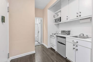50 E End Ave unit 4 B, New York, NY 10028 - photo 3