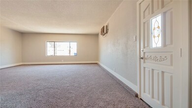 HUGE Bonus Room/Den has separate entrance & can ea