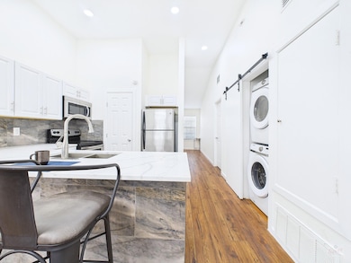 2216 San Gabriel St unit 305, Austin, TX 78705 - photo 5